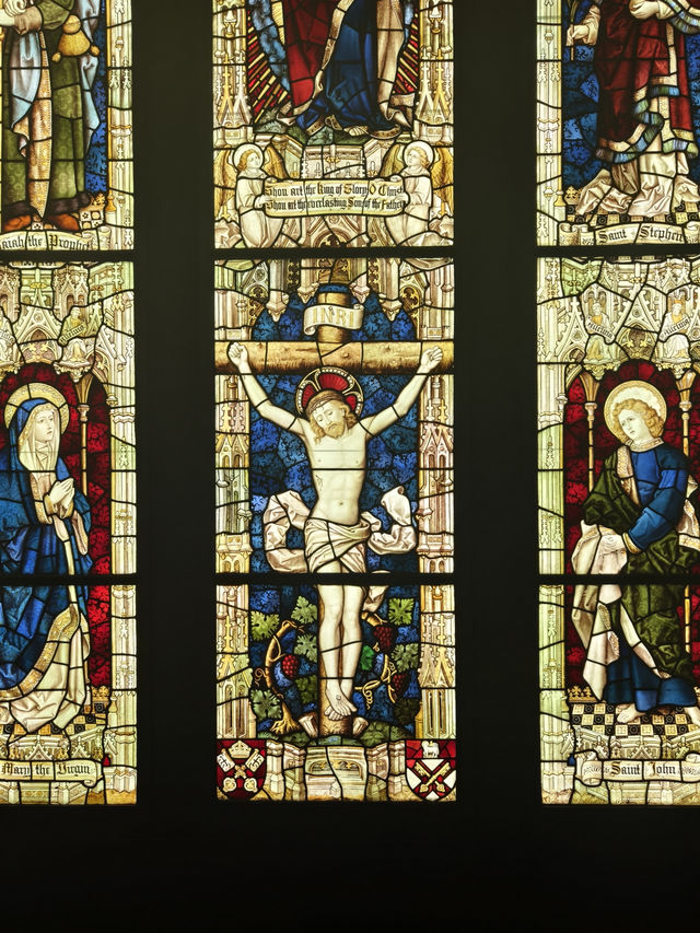 日光映照絢麗宗教藝術