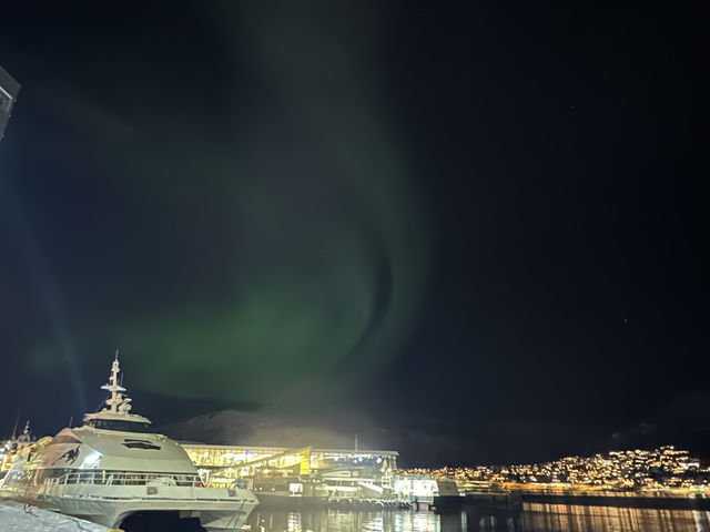 雪山下最夢幻城市🌃