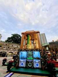 A Gilded Holiday Reverie 