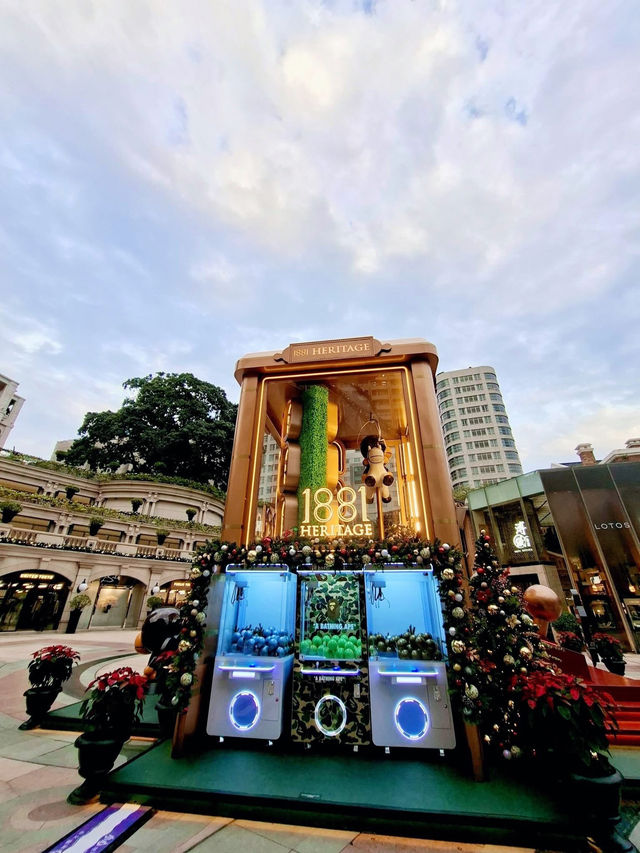 A Gilded Holiday Reverie 