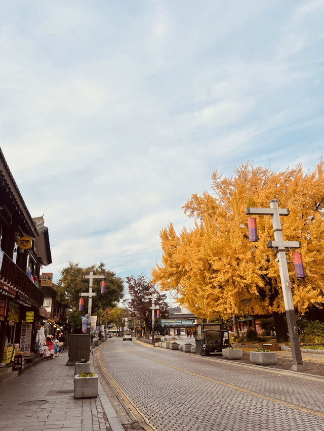 The Photogenic Heart of the Hanok Village The Photogenic Heart of the Hanok Village