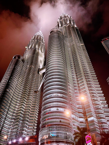ペトロナスツインタワーKLCC – 象徴的なランドマークであり、必見の