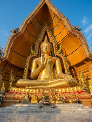 🏛️ วัดถ้ำเสือ "หลวงพ่อชินประทานพร" พระพุทธรูปองค์ใหญ่ที่สุดในจังหวัด ท่ามกลางวิวทุ่งนาพาโนรามาคาเฟ่