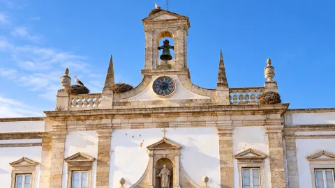 🇵🇹 Arco da Vila | Faro, Portugal 🤍
ประตูเมืองเก่าที่มีเสน — traveler post in แฟรู