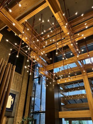 Искусство и музыка пересекаются! Отдых в отеле Ace Hotel Kyoto, который пробудит ваши чувства.