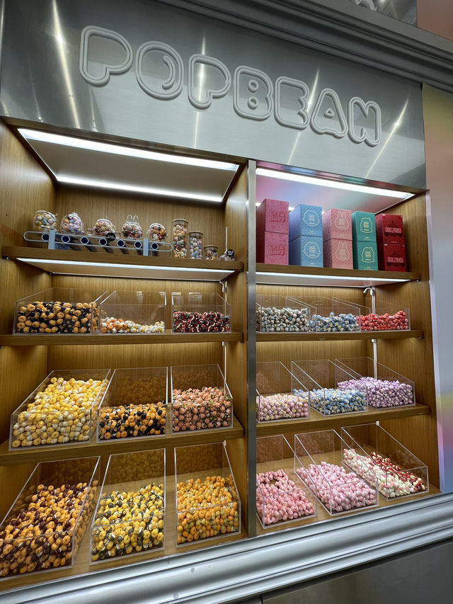 🎨🛍️《探索Popmart Pop Up Store @ Siam Square新打卡熱點》📸🌈