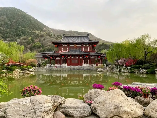 พระราชวังฮวาชิง: น้ำพุร้อน ประวัติศาสตร์ และเรื่องราวความรักของราชวงศ์