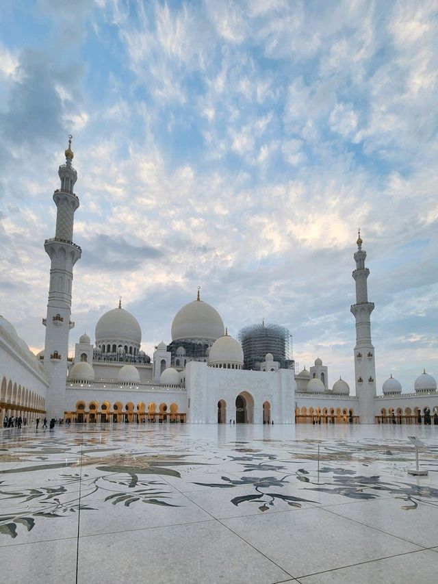 🕌🤍✨ Sheikh Zayed Grand Mosque – The Pearl of Abu Dhabi ✨🤍🕌