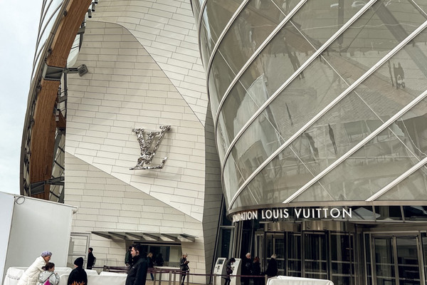 Fondation Louis Vuitton, Paris - Market Manila