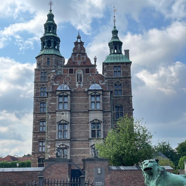 A 'once upon a time' Rosenborg castle 👑 🏰 