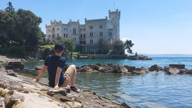 What a mesmerizing castle!