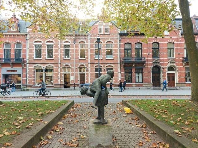 เที่ยวฤดูใบไม้เปลี่ยนสีที่ Den Bosch