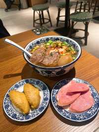 來港必試🍜正宗蘭州牛肉麵 免費續麵啊～