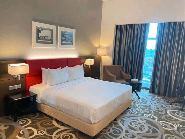 “Raia Kuching: Where Serenity Meets Convention Excellence”