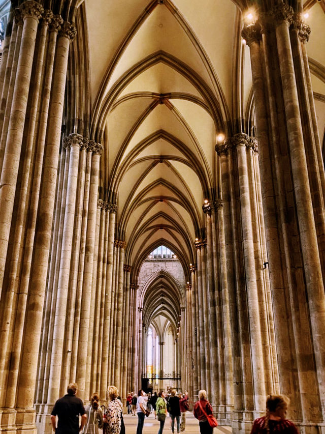 ☀️💸 Summer Budget Trip to Cologne — Explore Without Breaking the Bank!