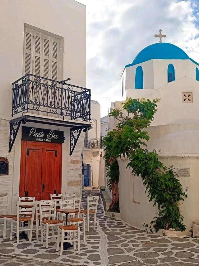 🌊 Paros: A Perfect Blend of Cycladic Charm and Vibrant Island Life 🇬🇷✨