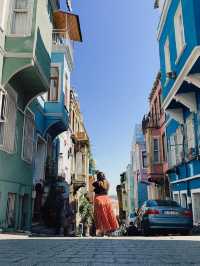 Colour, Character, and the Joy of Wandering Alone 🎨🚶‍♀️🕌