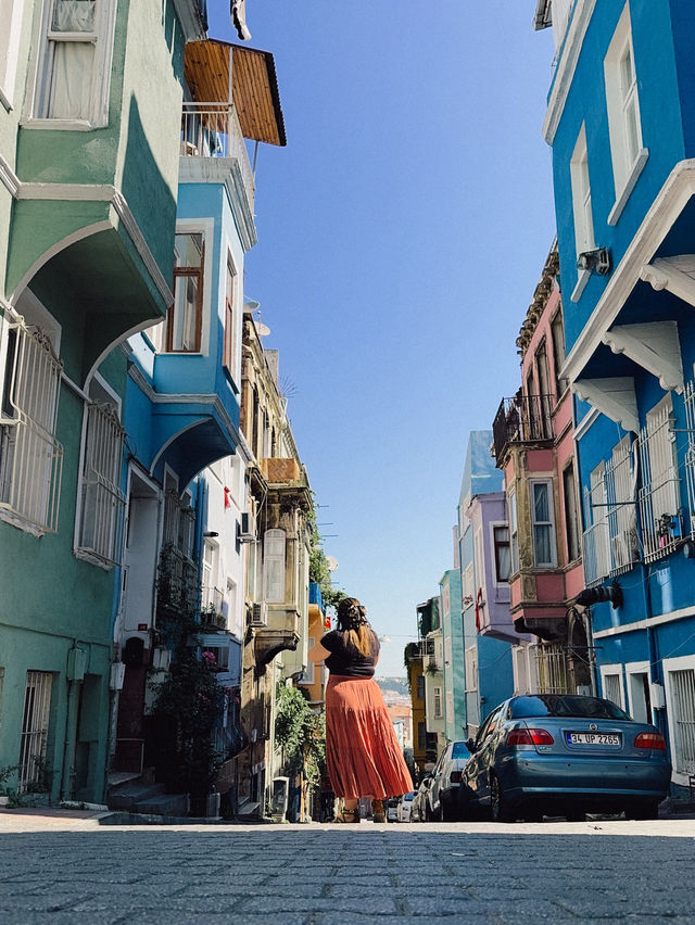 Colour, Character, and the Joy of Wandering Alone 🎨🚶‍♀️🕌