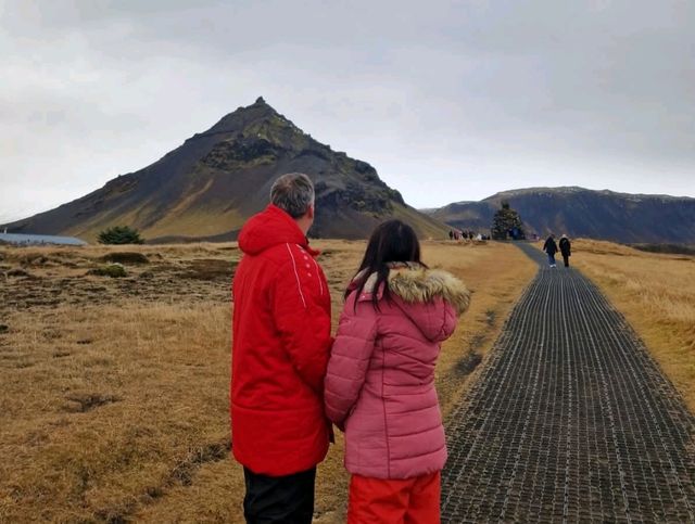 Arnarstapi & Black Church: Iceland's Coastal Gems! 🏔️🖤 Arnarstapi & Black Church: Iceland's Coastal Gems! 🏔️🖤