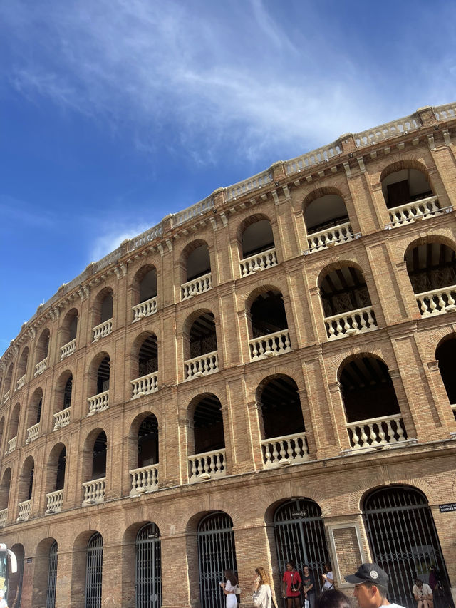 Valencia: A Playground of Architecture 🏛️✨🌉 Valencia: A Playground of Architecture 🏛️✨🌉