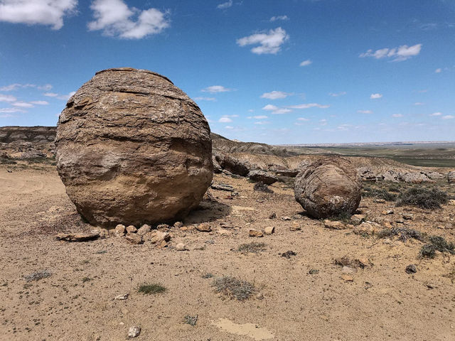 Kazakhstan Trip: Walking Sunny Day at Karagiye Depression