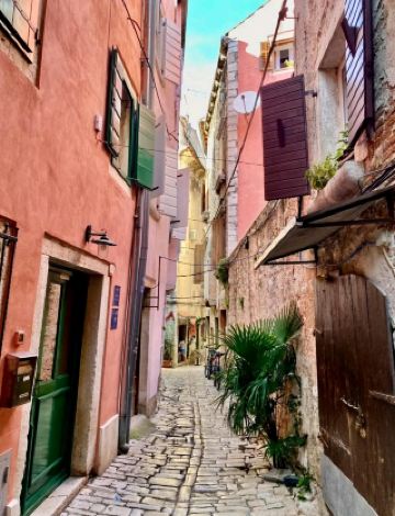 羅維尼的低語街道