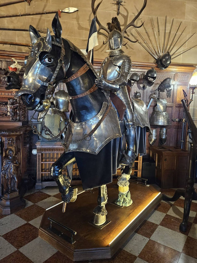 🍁 Warwick Castle – Autumn Magic Around Ancient Walls 🏰✨ 🍁 Warwick Castle – Autumn Magic Around Ancient Walls 🏰✨