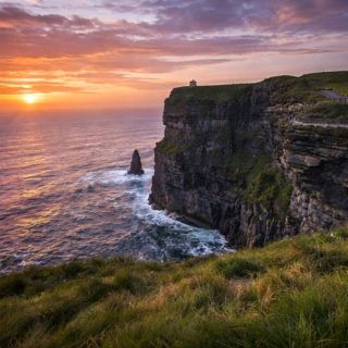 🌊✨ Standing on the Edge of IrelandDiscovering the Cliffs of Moher 🇮🇪
