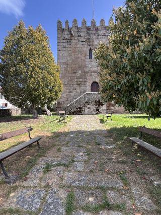 ตำนานแห่งหอคอย: ความเงียบอันศักดิ์สิทธิ์ 🕯️🏰