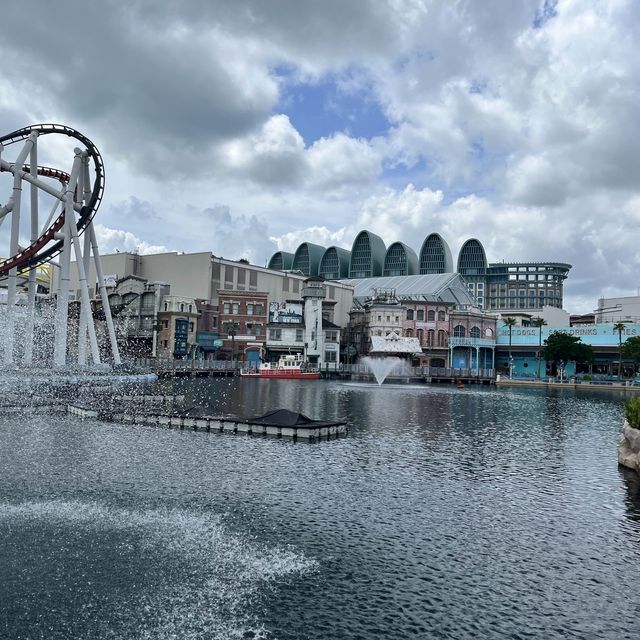 An island city with everything 