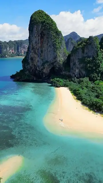 Island Odyssey: Embark on an Exhilarating Swim Adventure at Phra Nang Beach, Unveiling the Hidden Wonders of Krabi! 🏝️💦