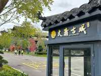 搭了七個多小時高鐵終於到張家界了 ​ ​第一天先隨意在市區溜達，發現這邊的空氣質素真的超好，它是清新