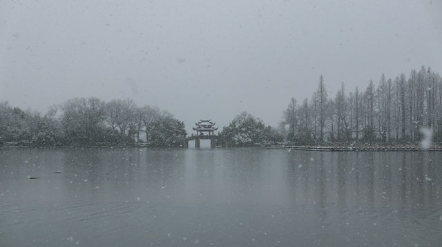 屬於西湖的浪漫童話，杭州下大雪啦
