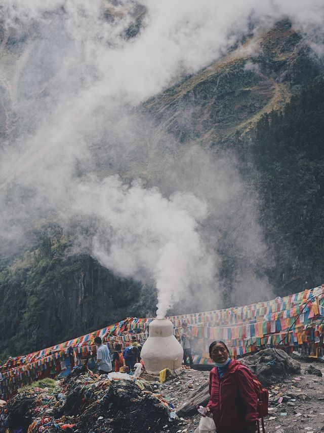 雨崩神瀑|每年深秋◇超過10萬藏民前來接受洗禮