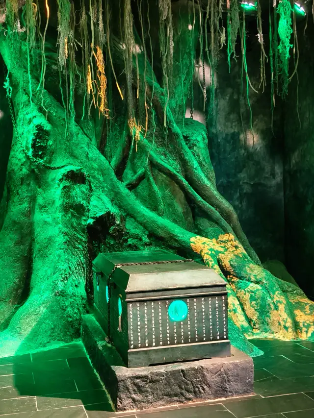 Ah, I'm smitten again! I held hands with Hu Yitian!