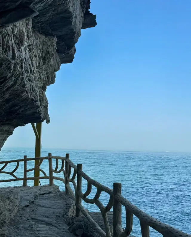 Checking in at Daheishan Island