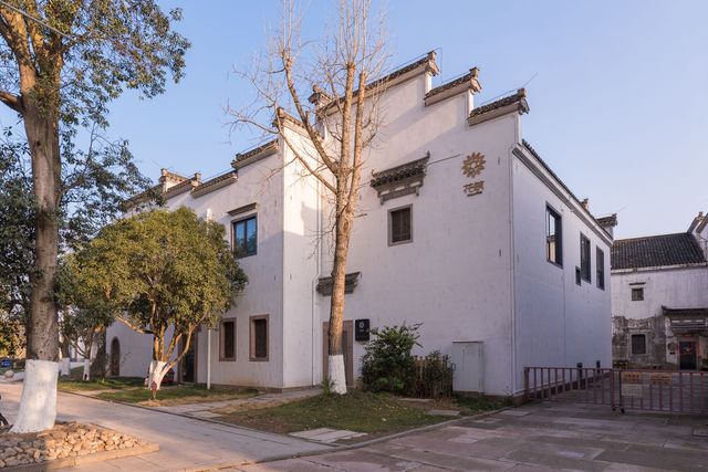 黃山徽派山水畫廊客棧，新安江畔遊船賞景