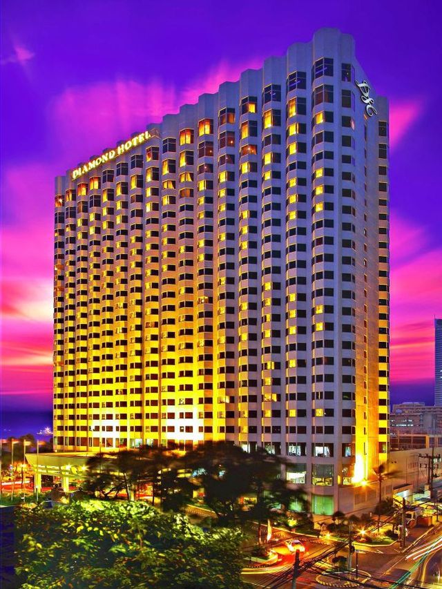 🌟 Manila's Luxe Sunset Views & Gourmet Buffet 🏨✨
