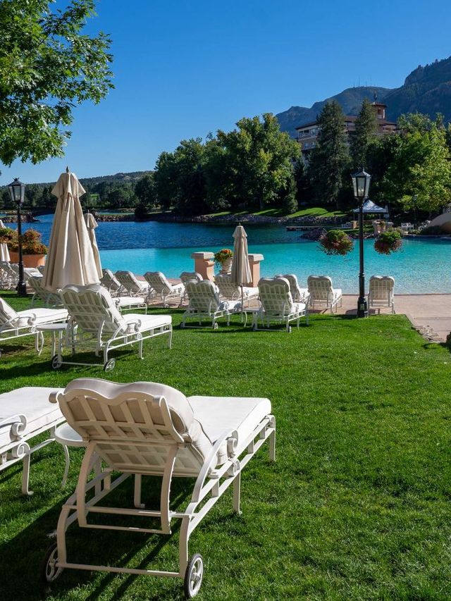 🌟 Colorado Springs Charm: The Broadmoor Bliss 🏔️✨