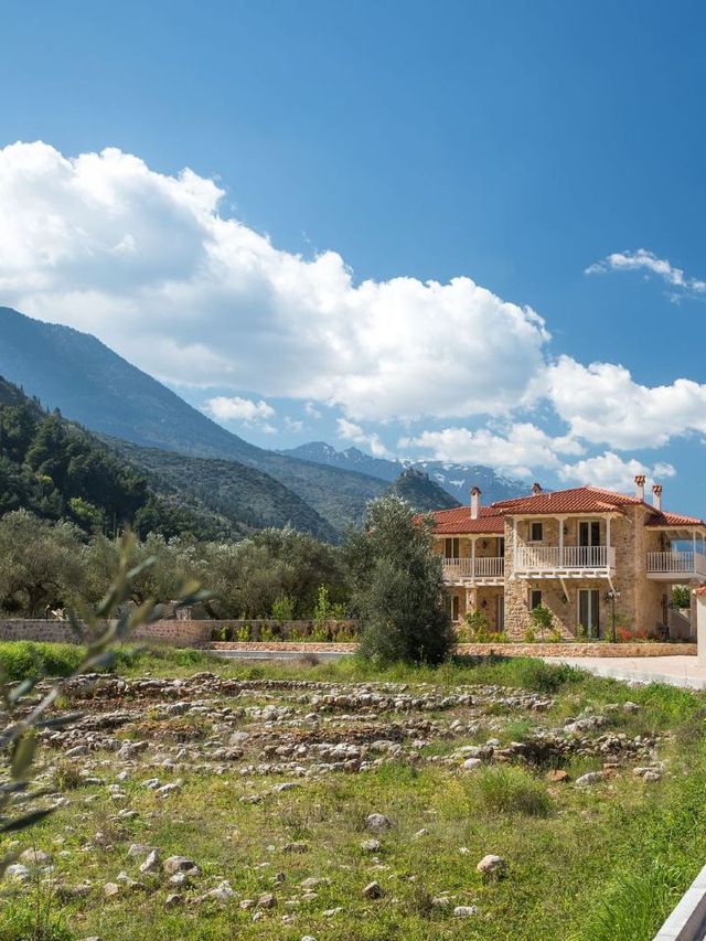 🏛️ Sparta's Luxe Retreat: Kyniska Palace Highlights 🌟