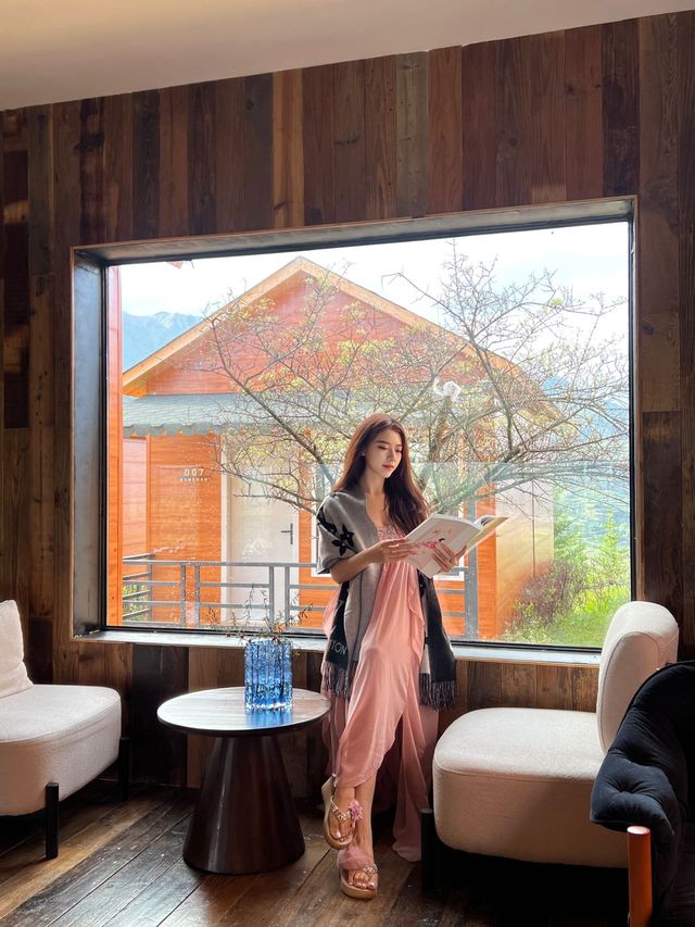 不是瑞士！住進了雲上森林小木屋！！