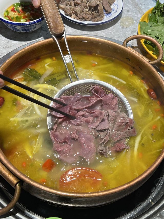 來麗江必食的酸湯牛肉火鍋!!!!