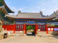 探索千年古寺。