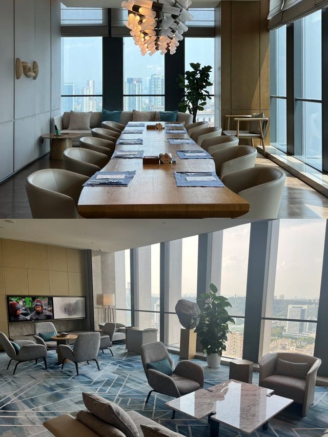 入住兩江新區高科希爾頓酒店。