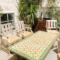 Themed cafe