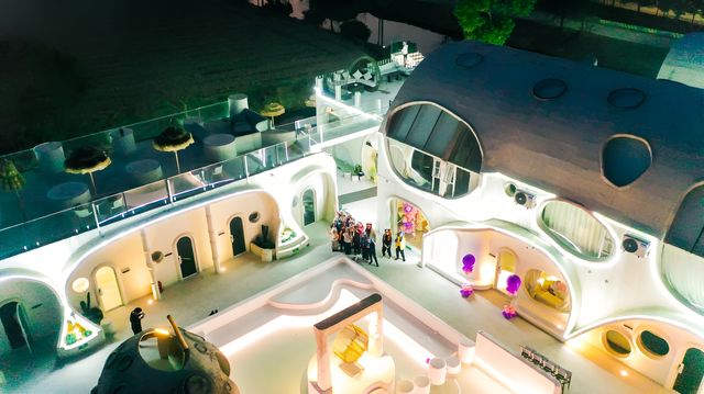 冬天去迪士尼樂園，入住咗火星島嘅城堡民宿。