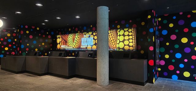 草間彌生，波點女王，墨爾本 NGV 大展。