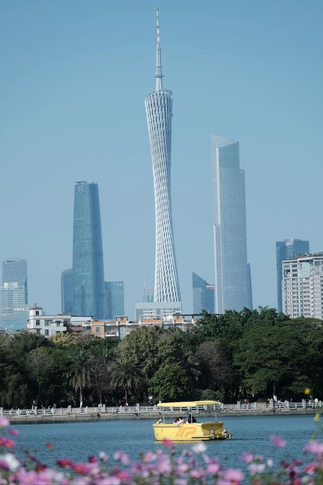 我用手機拍到的廣州塔～