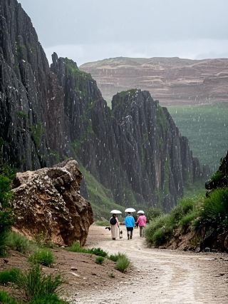 Rainy scenery of Harun Canyon