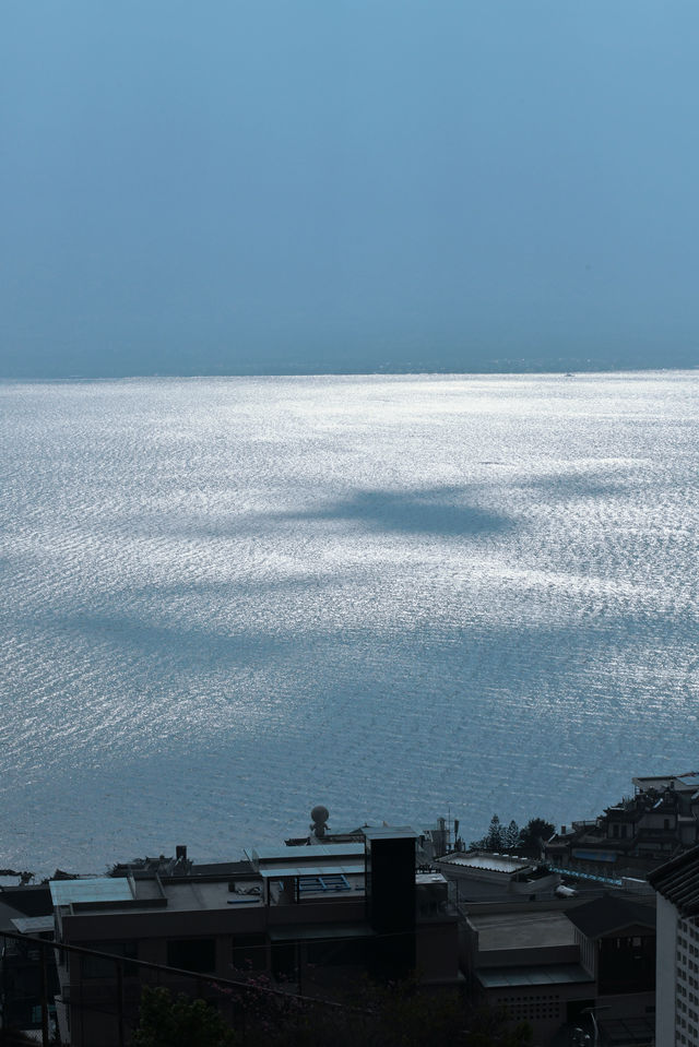 入住大理的亼合倉酒店，坐擁山海美景